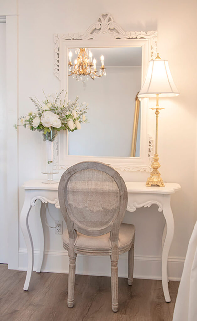 Make-up table in bridal cottage at Mount Peak Farm